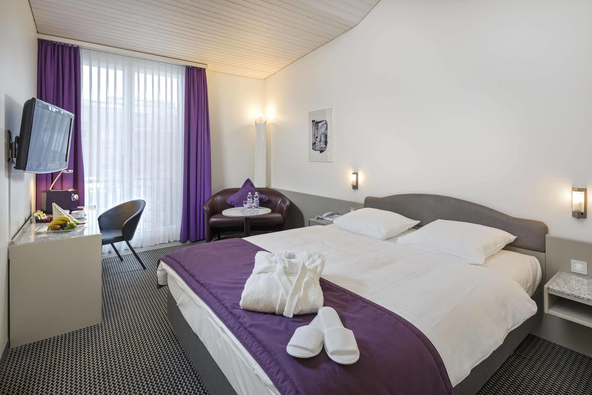 Hotel Fly Away Κλότεν Εξωτερικό φωτογραφία
